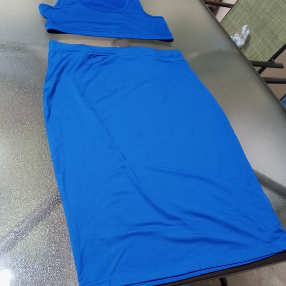 New without tag - 2 piece crop top & pencil skirt. - Picture 5 of 10